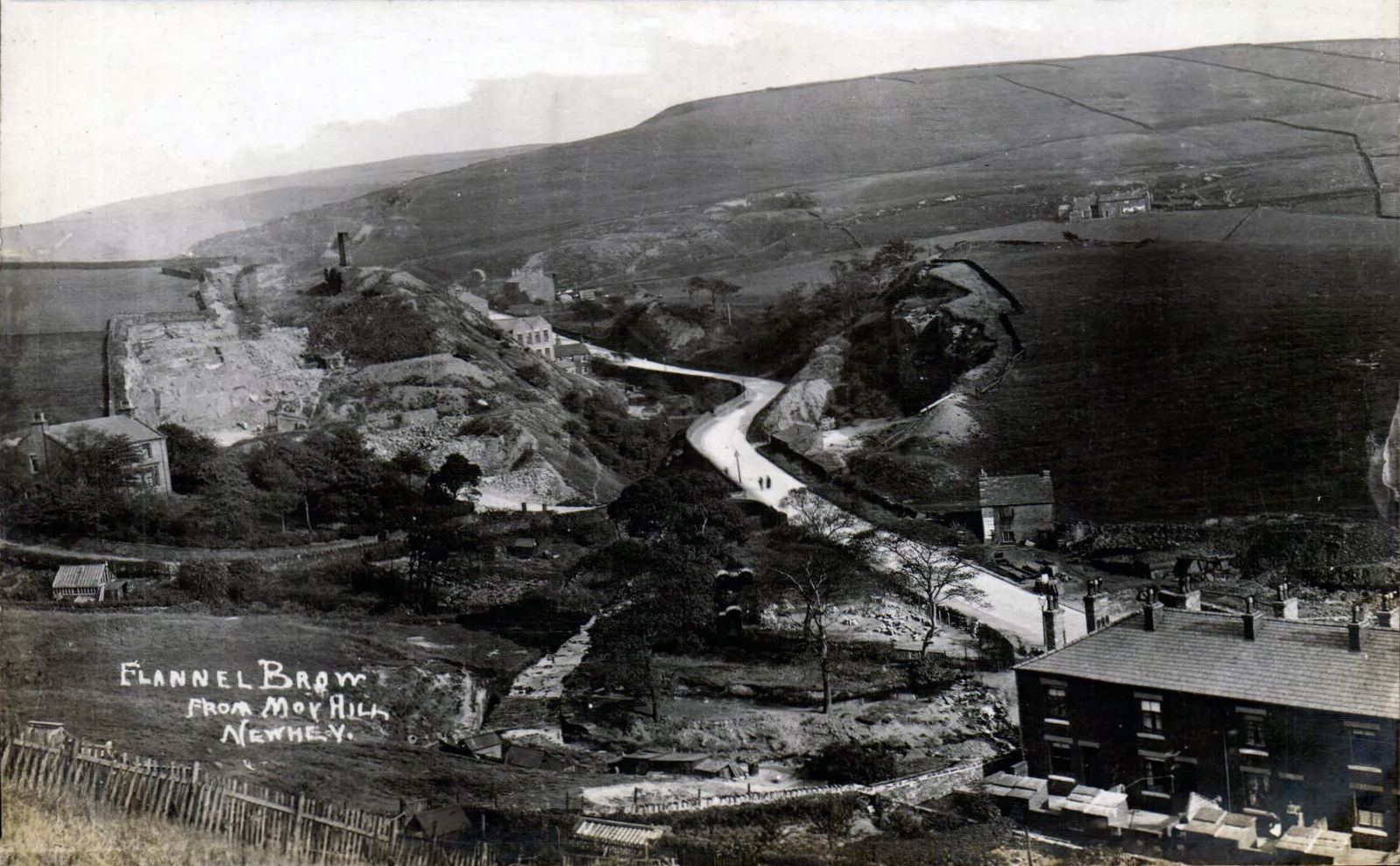 Looking East along Huddersfield Road c1900